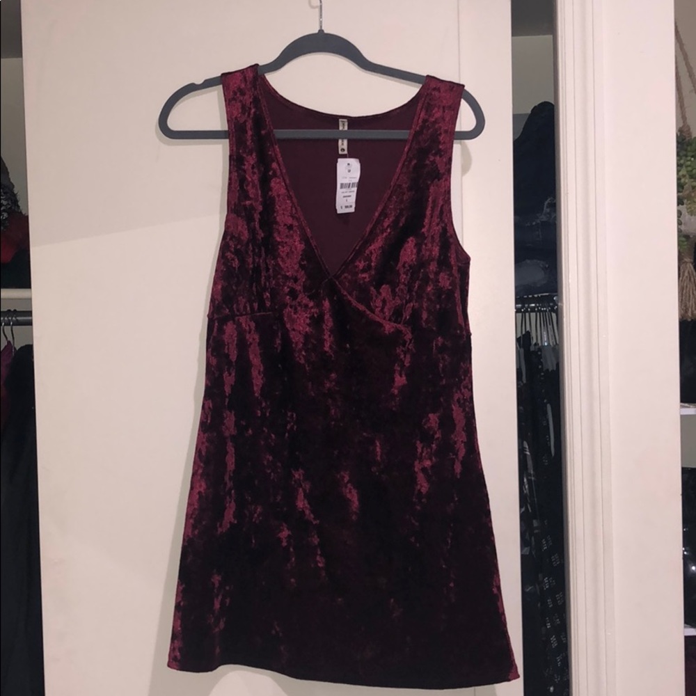Red velvet dress. NWT!!